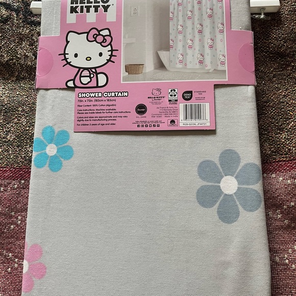 Hello Kitty Shower Curtain - Picture 2 of 2